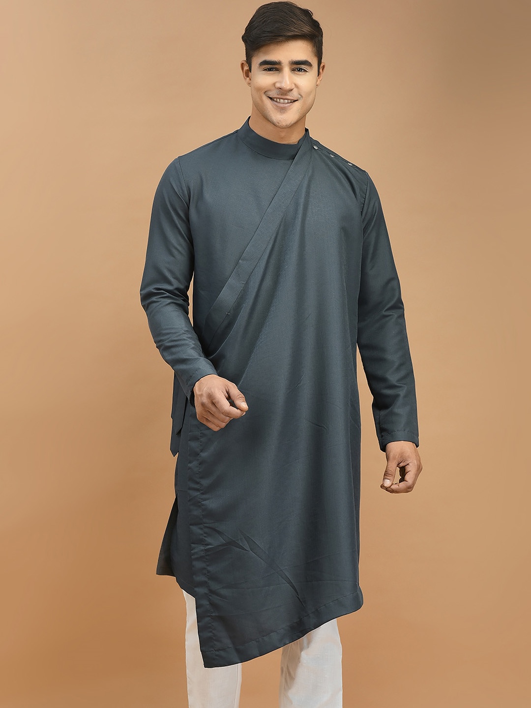 

DEYANN Band Collar Angrakha Asymmetric Kurta, Green
