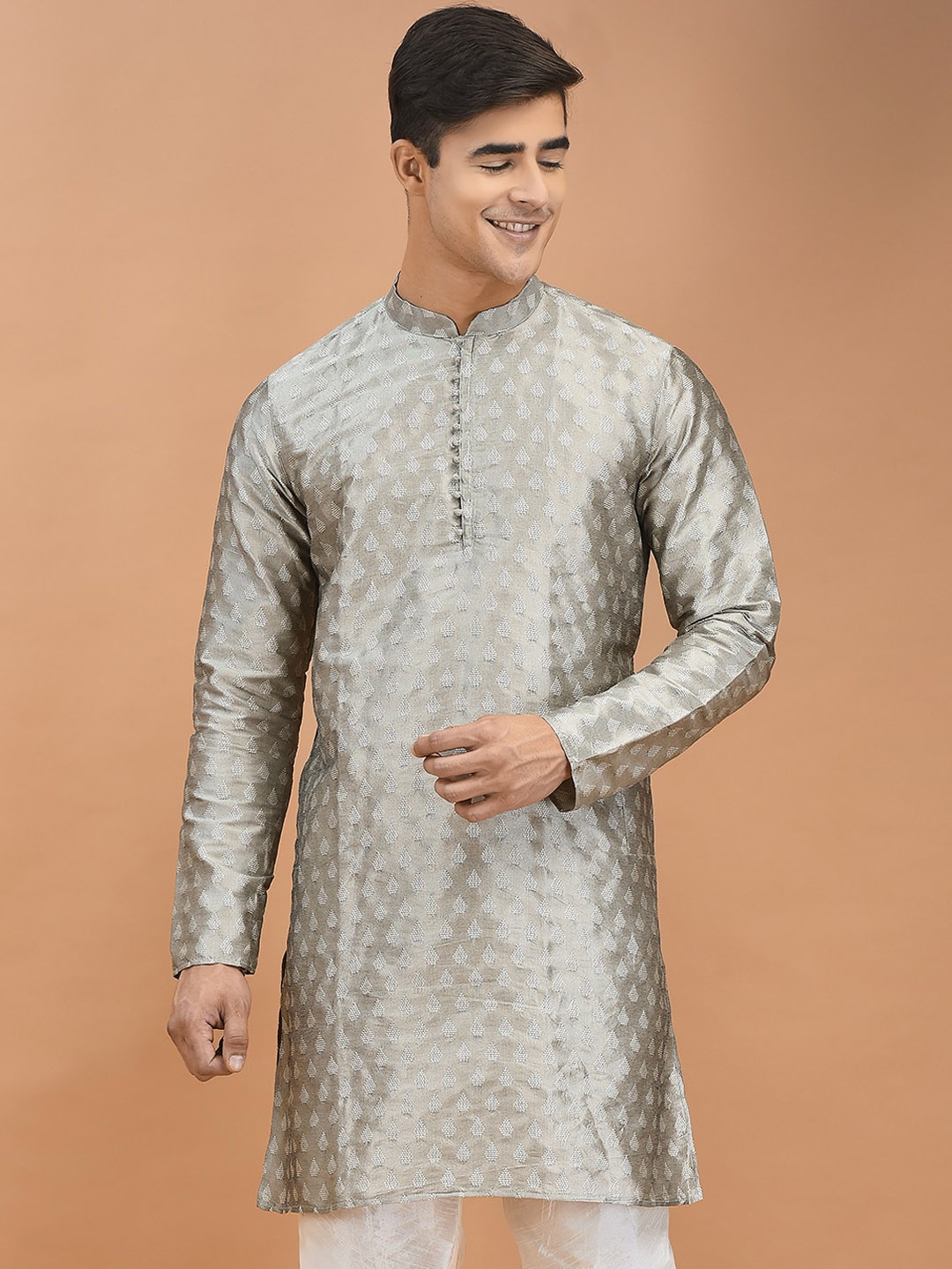 

DEYANN Geometric Thread Work Jacquard Kurta, Silver