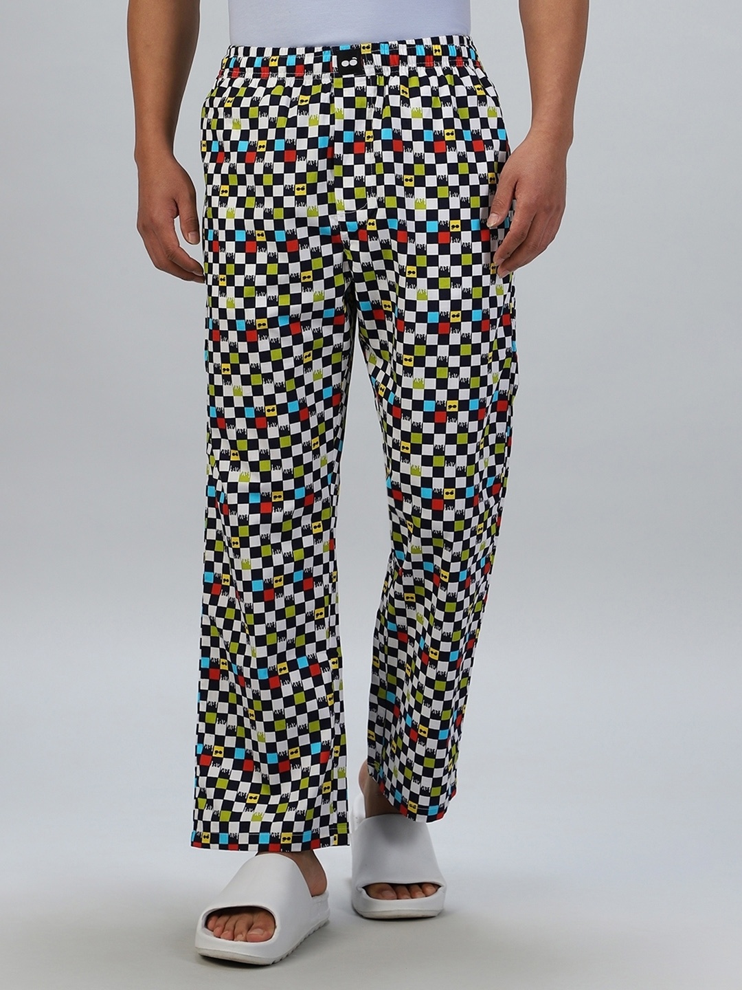 

Bewakoof Men All Over Geometric Printed Lounge Pants, White