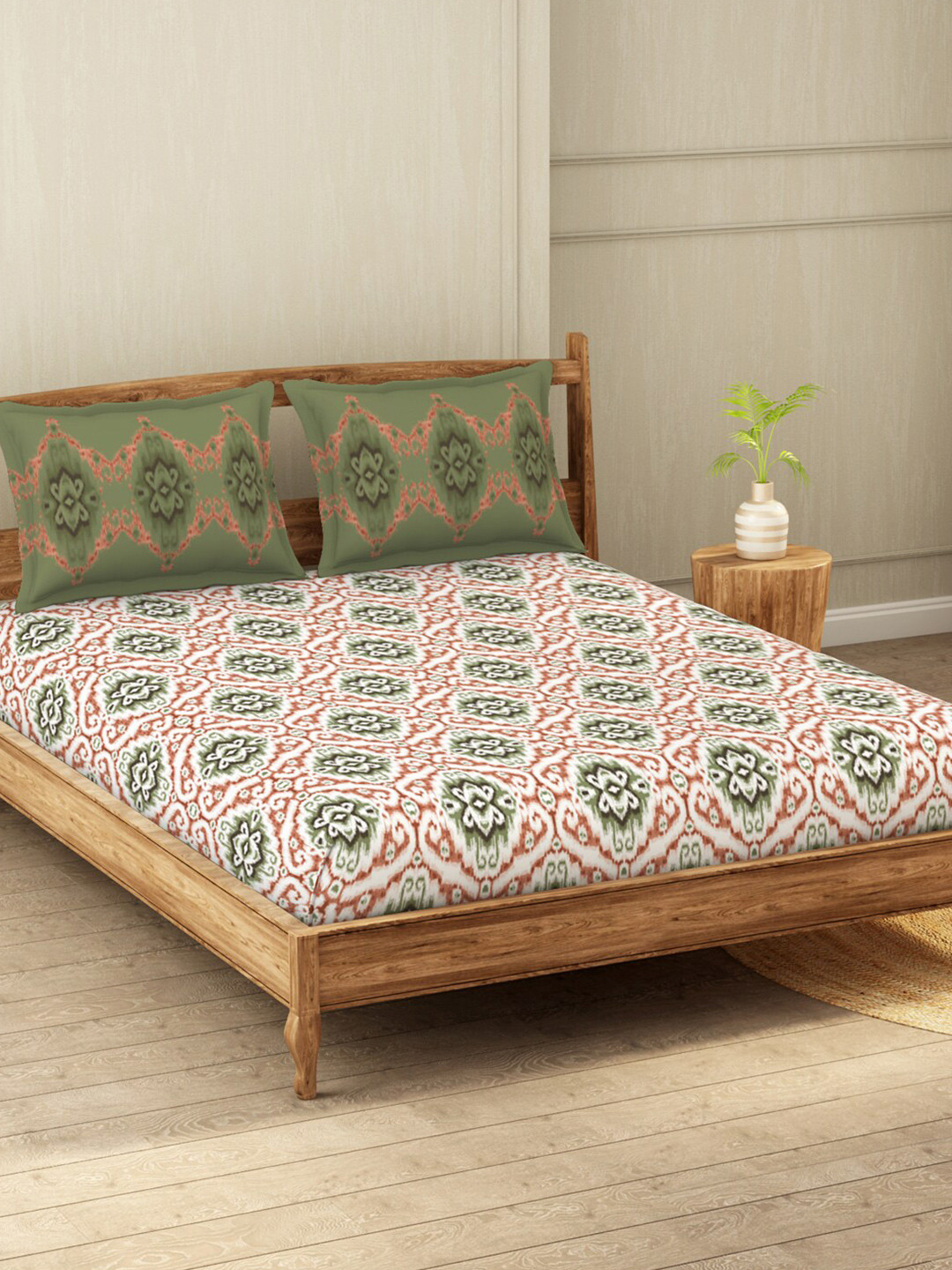

Welspun WonderFull Orange Ethnic Motifs 200 TC Queen Bedsheet With 2 Pillow Covers