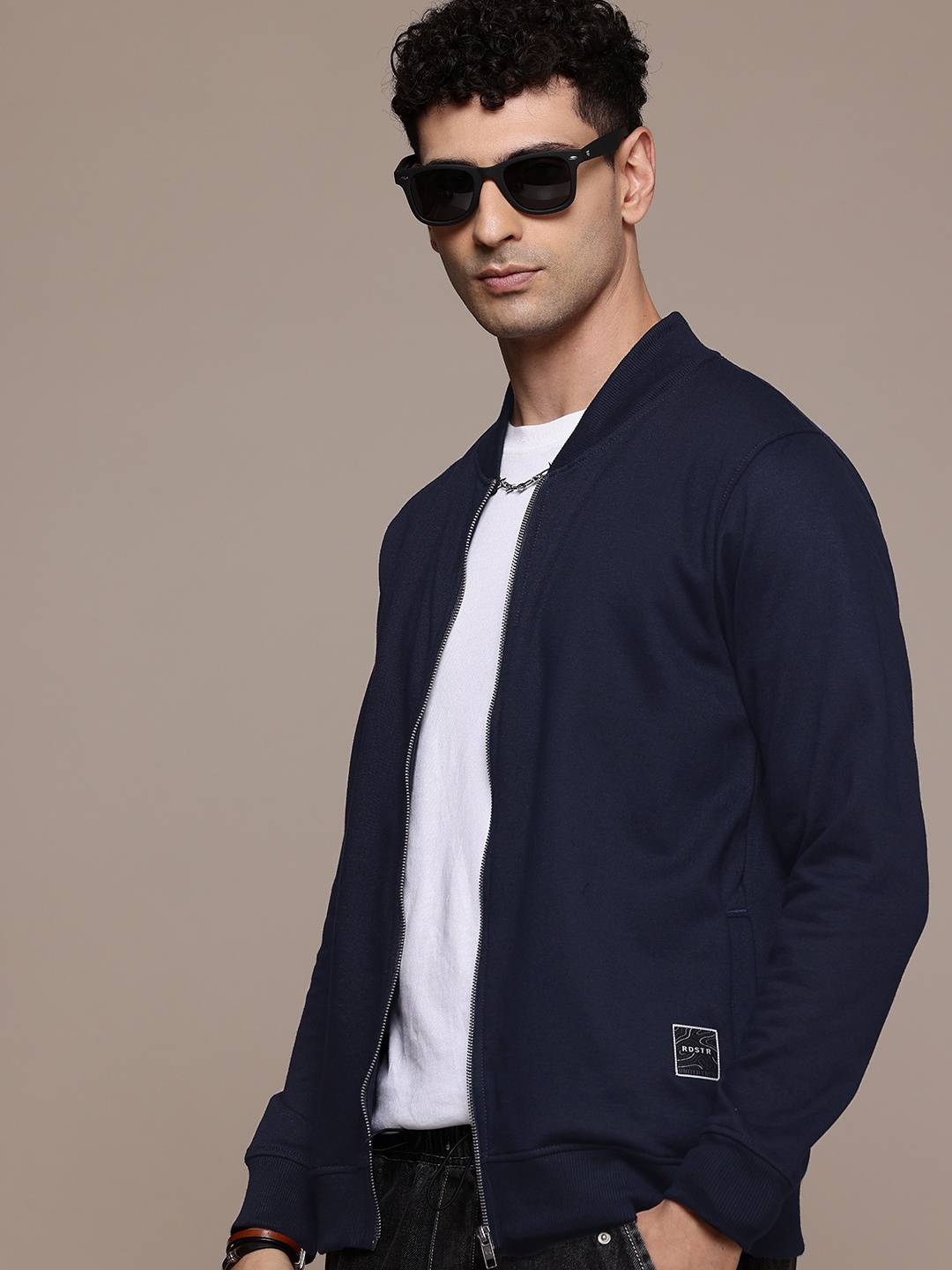

Roadster Men Solid Sweatshirt, Navy blue
