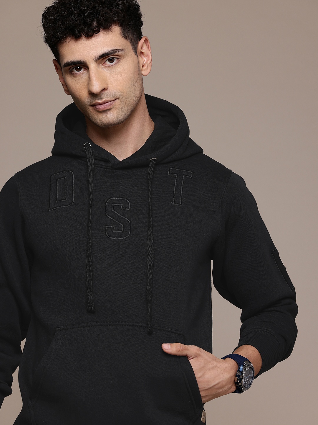 

Roadster Men Hooded Sweatshirt, Black
