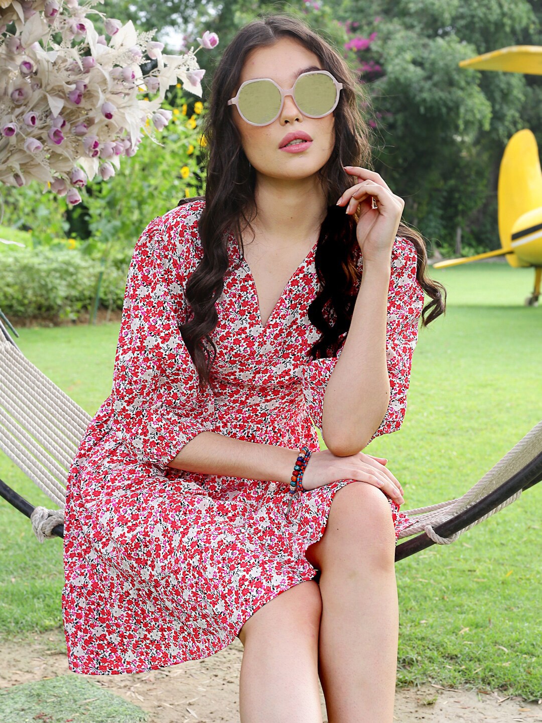 

Sera Fuchsia & Off White Floral Printed Puff Sleeves Dress