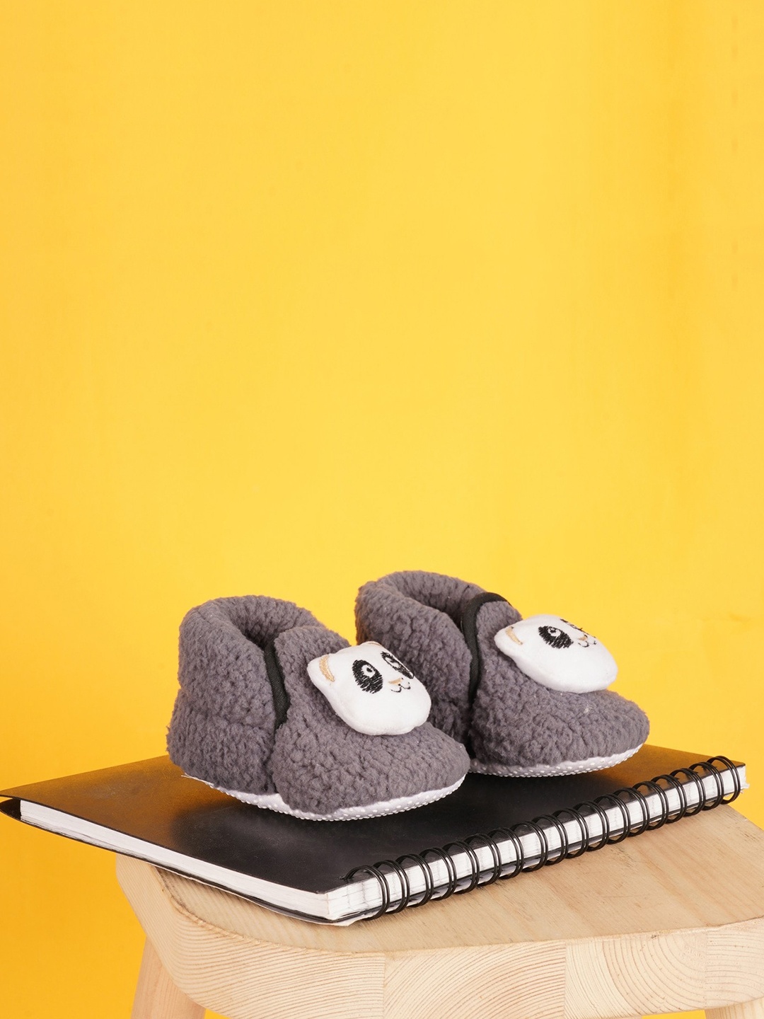 

CHiU Infants Panda Pure Wool Booties, Grey