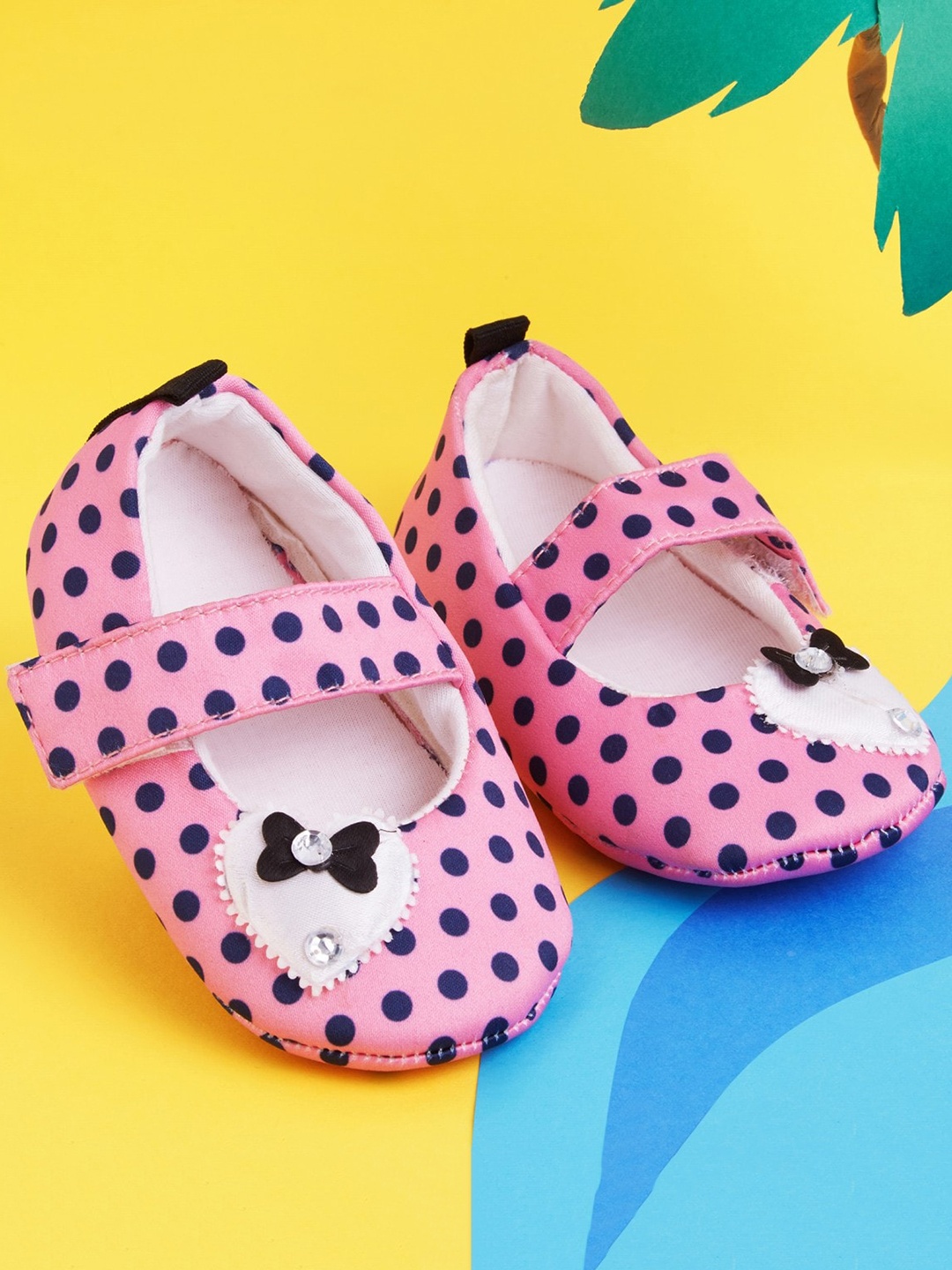 

CHiU Infants Polka Dot Cotton Booties, Pink