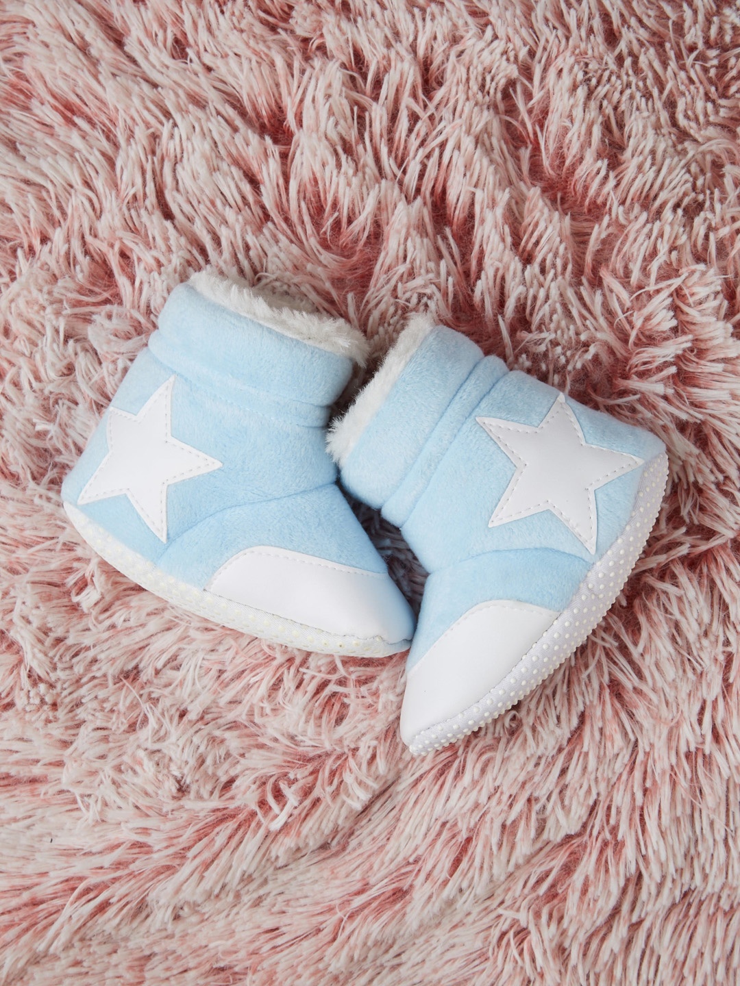 

CHiU Infants Mid Top Star Fur Booties, Blue