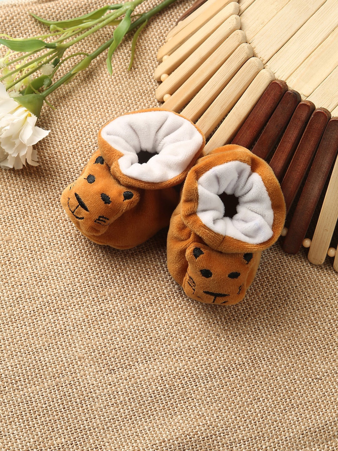 

CHiU Infants Cat Velvet Cotton Booties, Brown