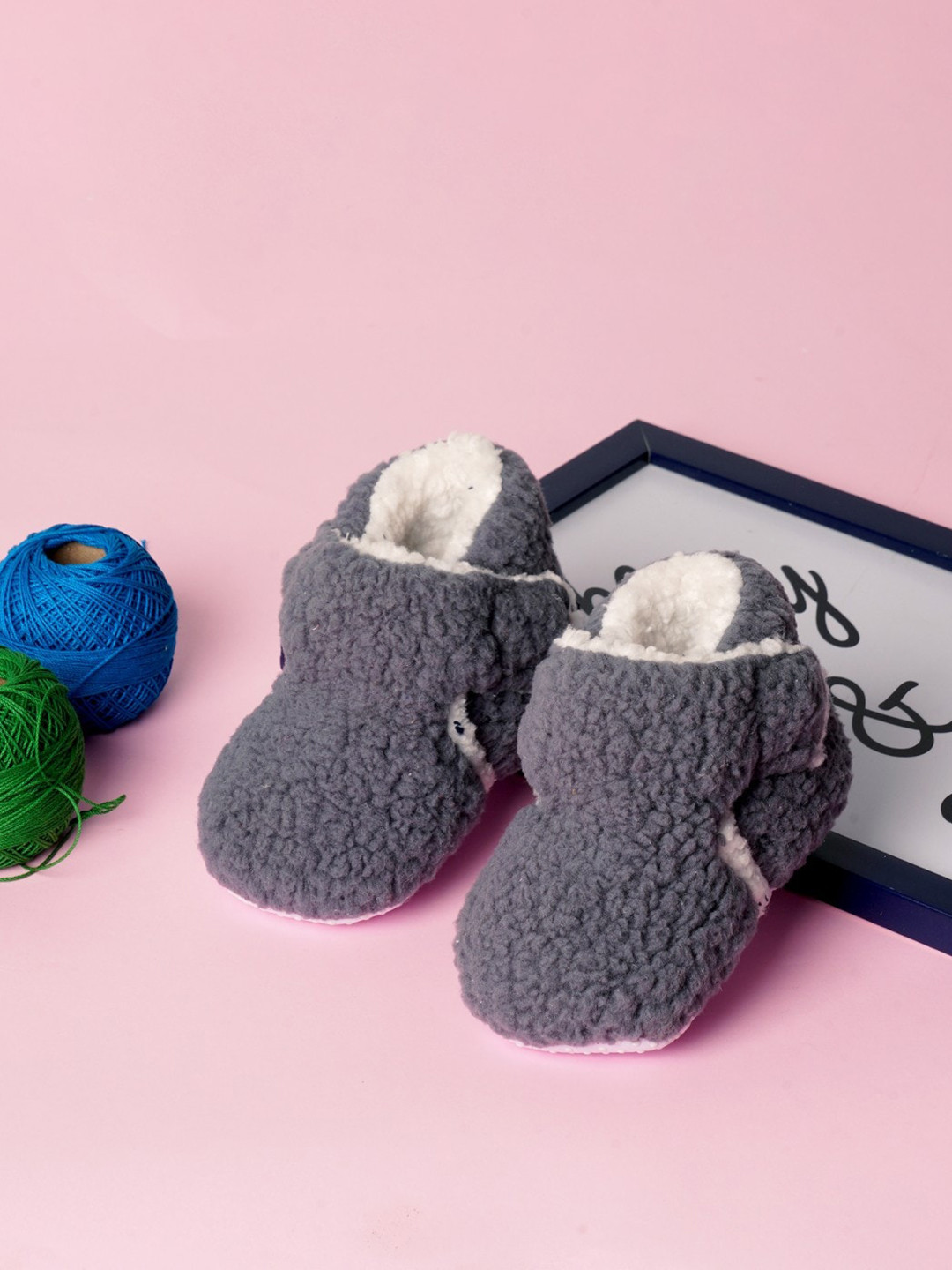 

CHiU Infants Self-Design Woolen Booties, Grey
