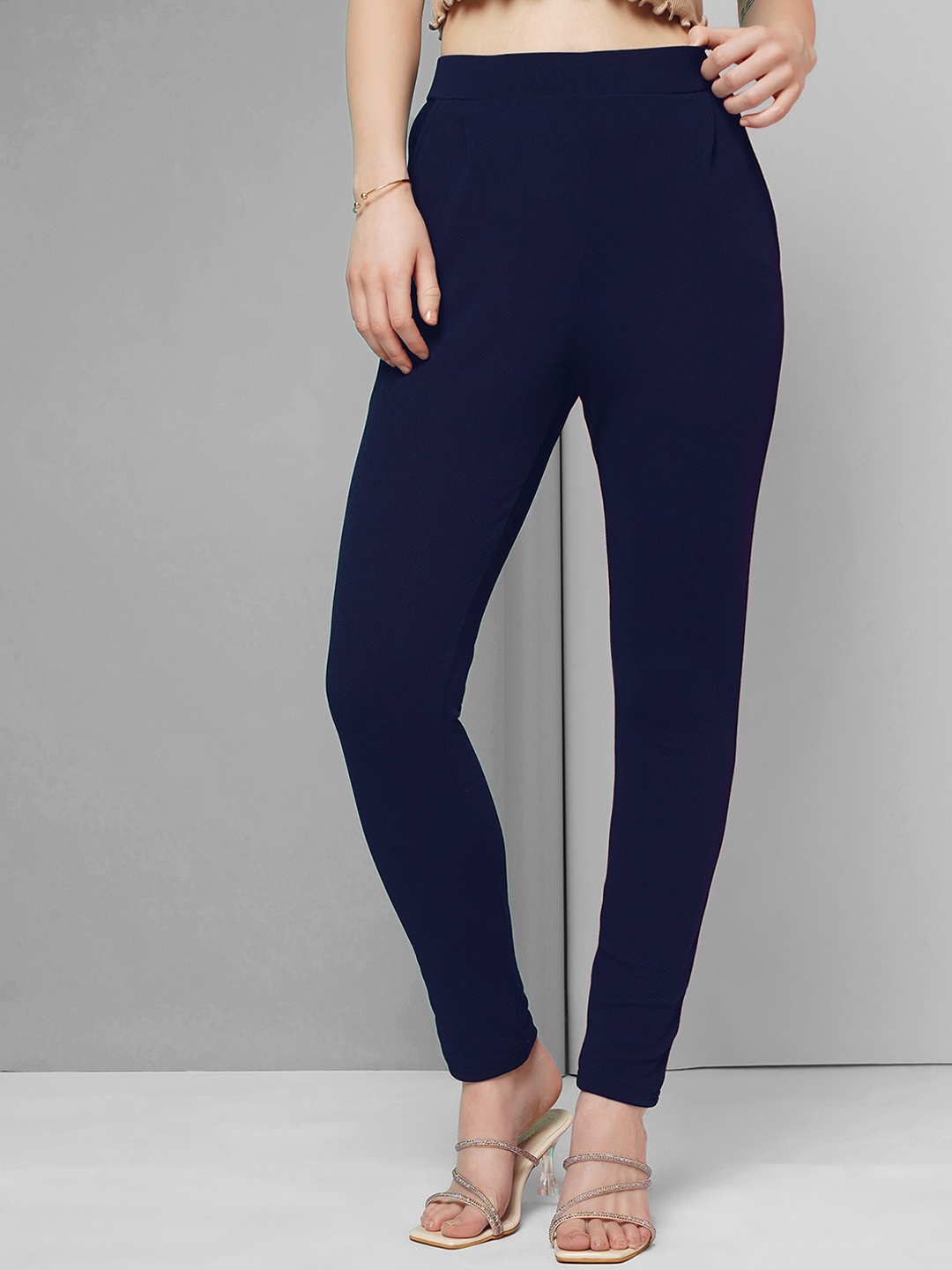 

Selvia Women Mid Rise Easy Wash Pleated Trousers, Blue
