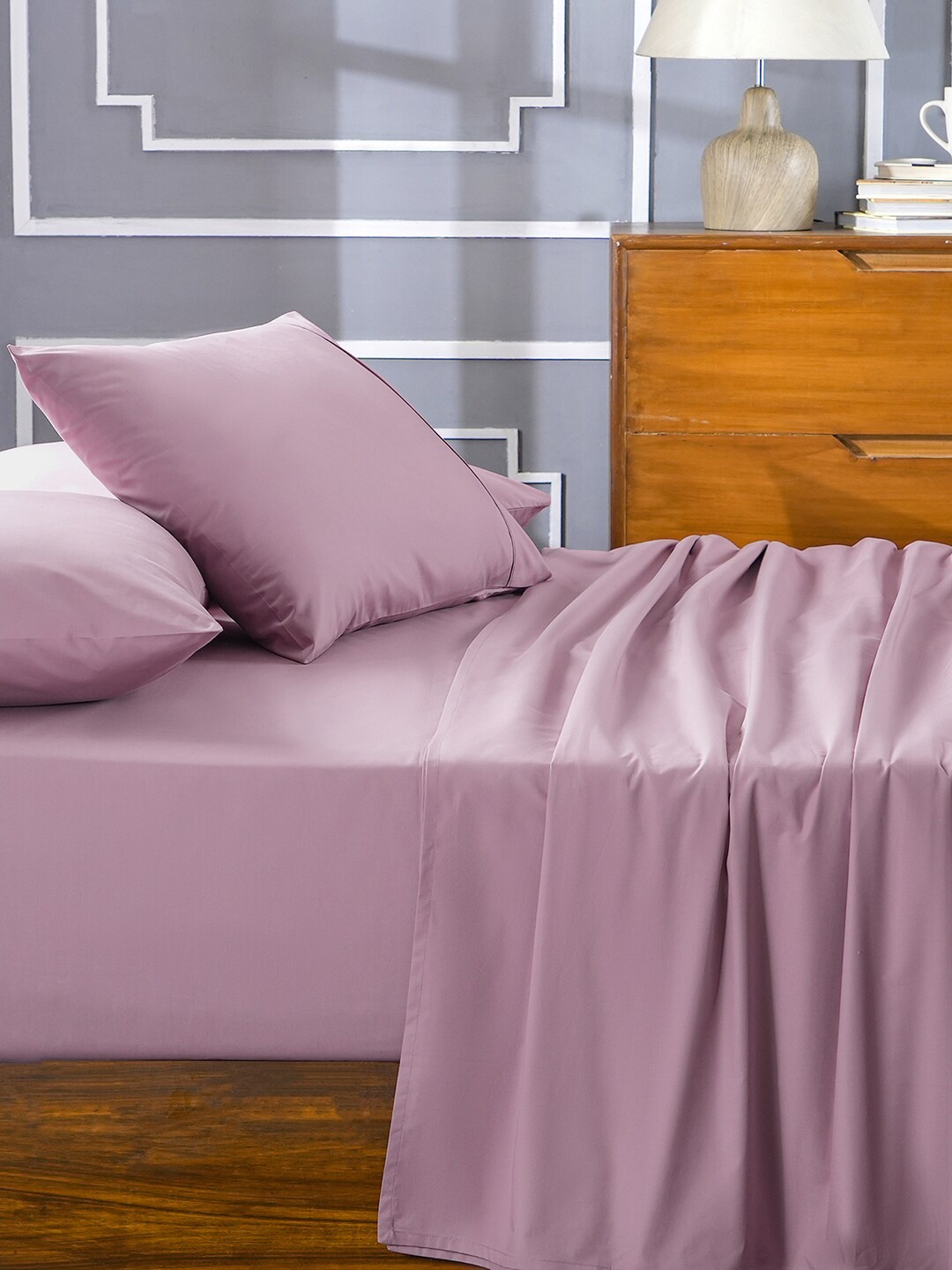

MASPAR Eden Purple 144 TC Cotton Double Queen Bedsheet With 2 Pillow Covers