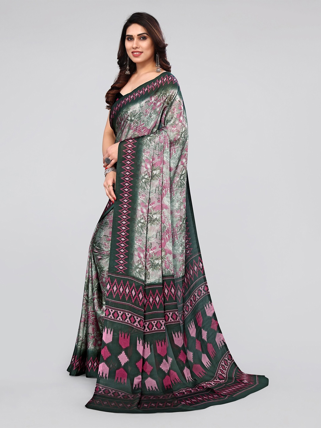 

MIRCHI FASHION Grey & Pink Floral Printed Saree