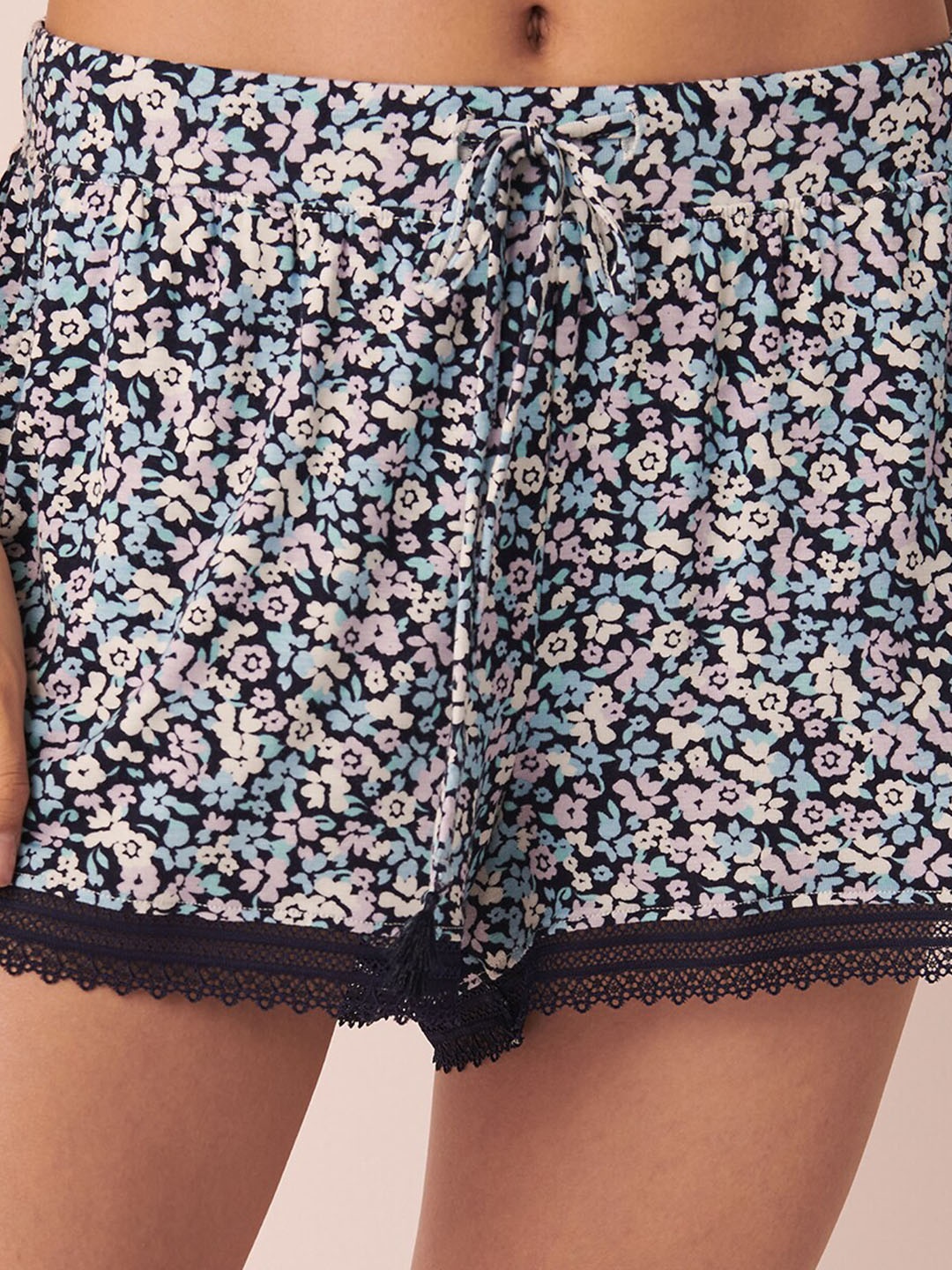 

La Vie en Rose Women Mid Rise Floral Printed Shorts, Blue