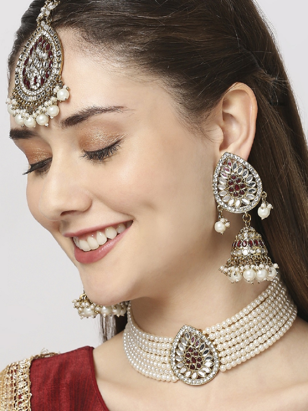 

OOMPH Gold-Plated Kundan-Studded & Beaded Necklace & Earrings Set