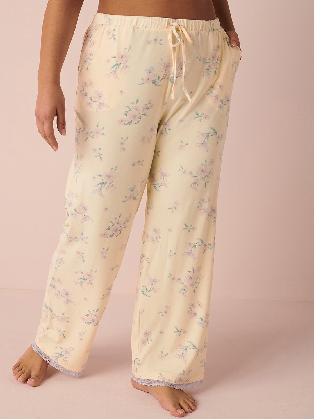 

La Vie en Rose Women Floral Printed Lounge Pants, Yellow