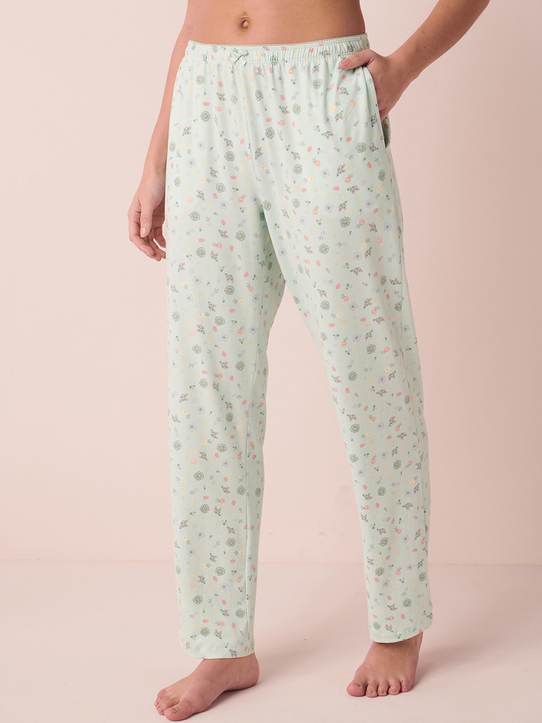 

La Vie en Rose Women Floral Printed Straight Lounge Pants, Green