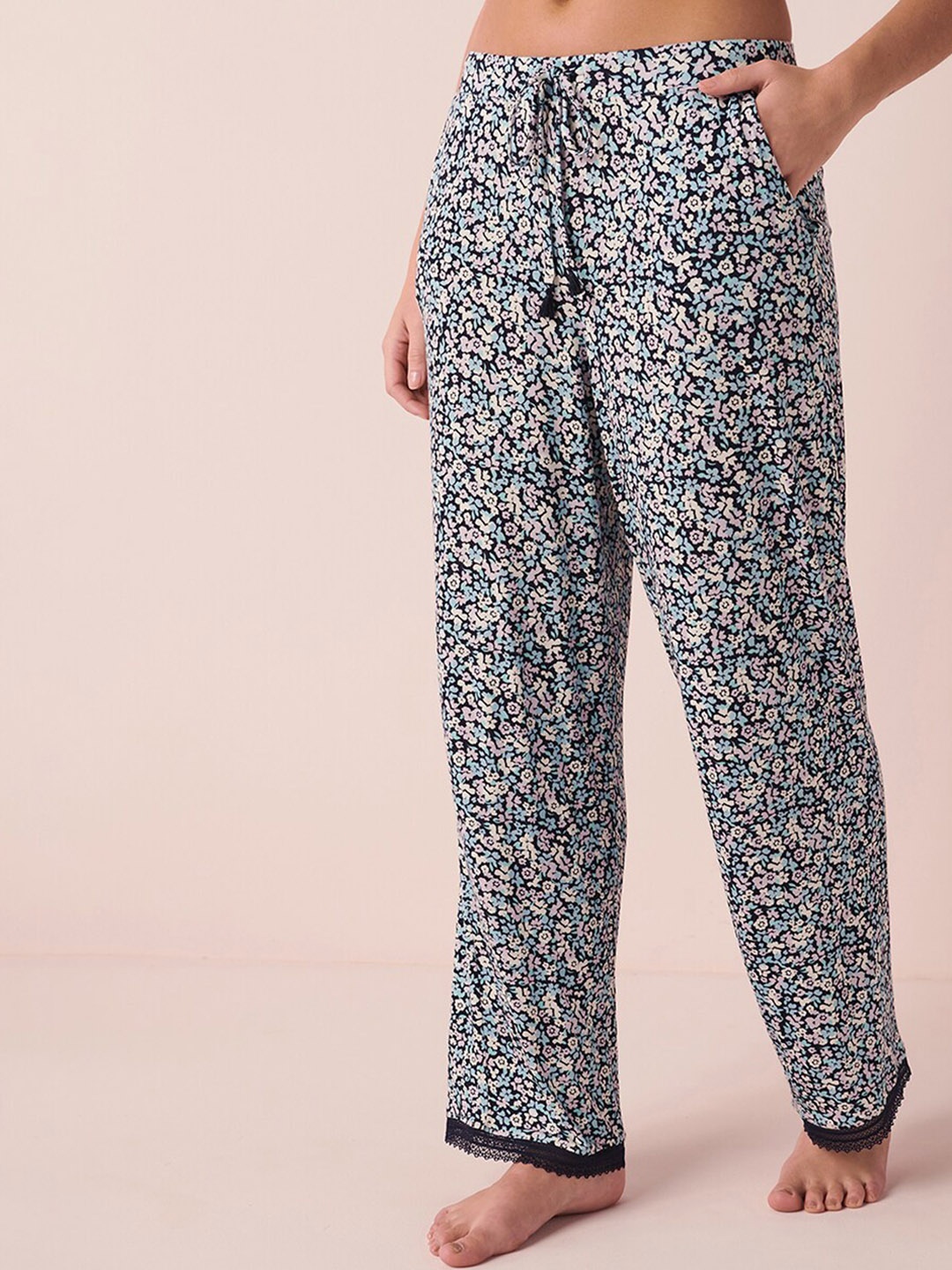 

La Vie en Rose Women Floral Printed Lounge Pants, Navy blue