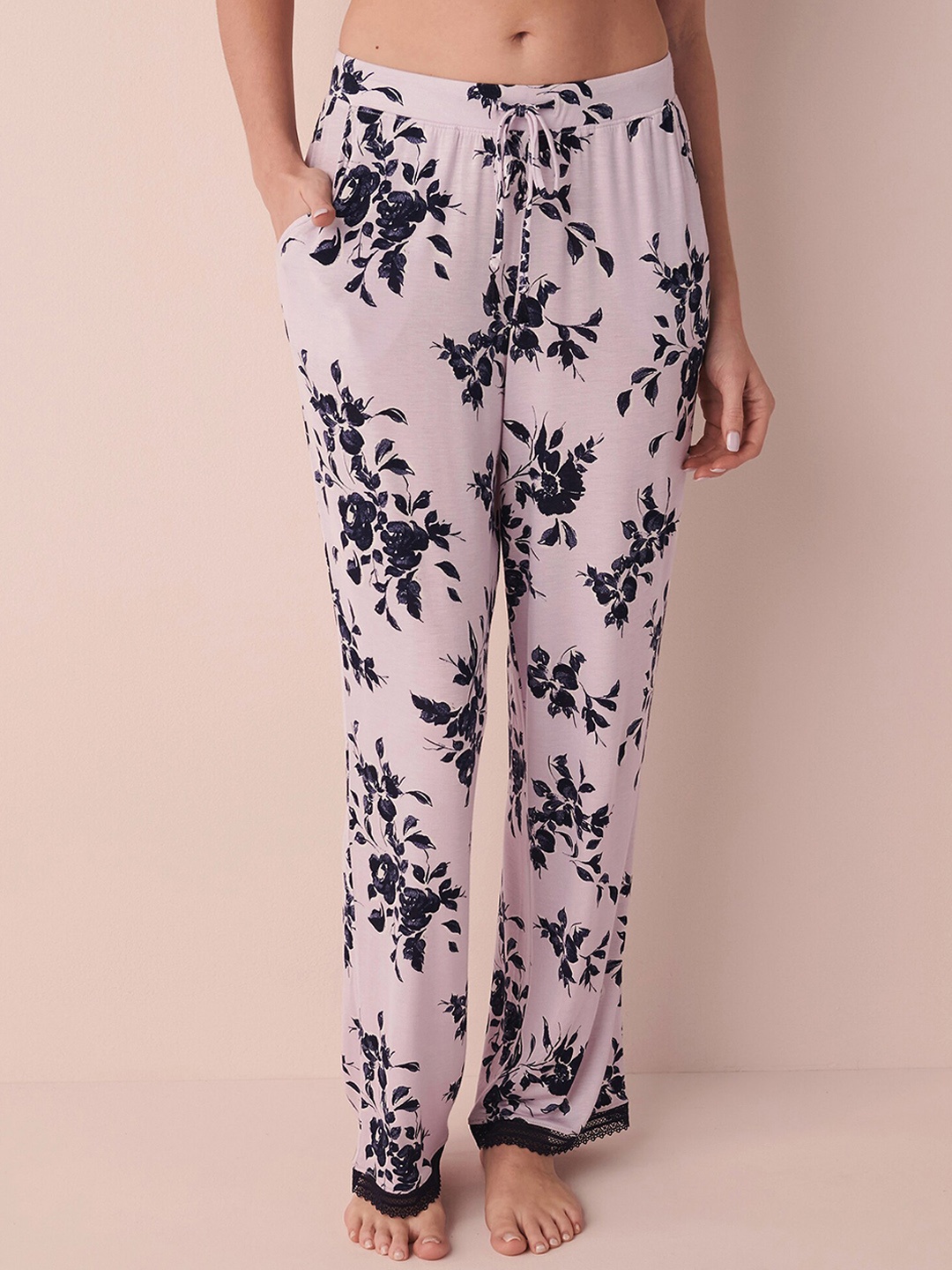 

La Vie en Rose Women Floral Printed Lounge Pants, Purple