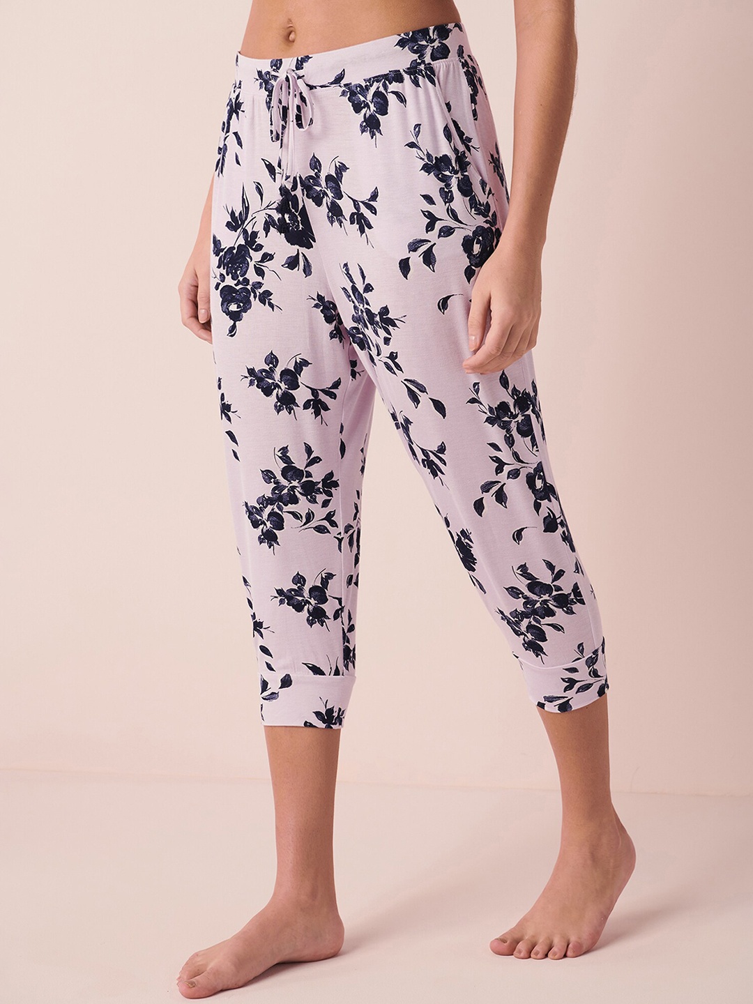 

La Vie en Rose Women Floral Printed Lounge Pants, Purple