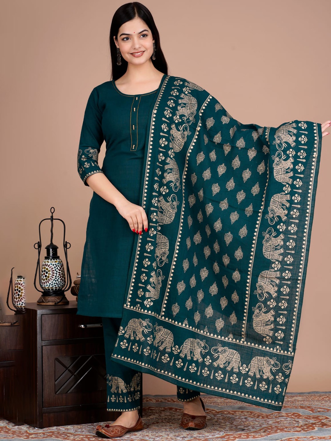 

PINGAKSH Ethnic Motifs Printed Kurta with Trousers & Dupatta, Green