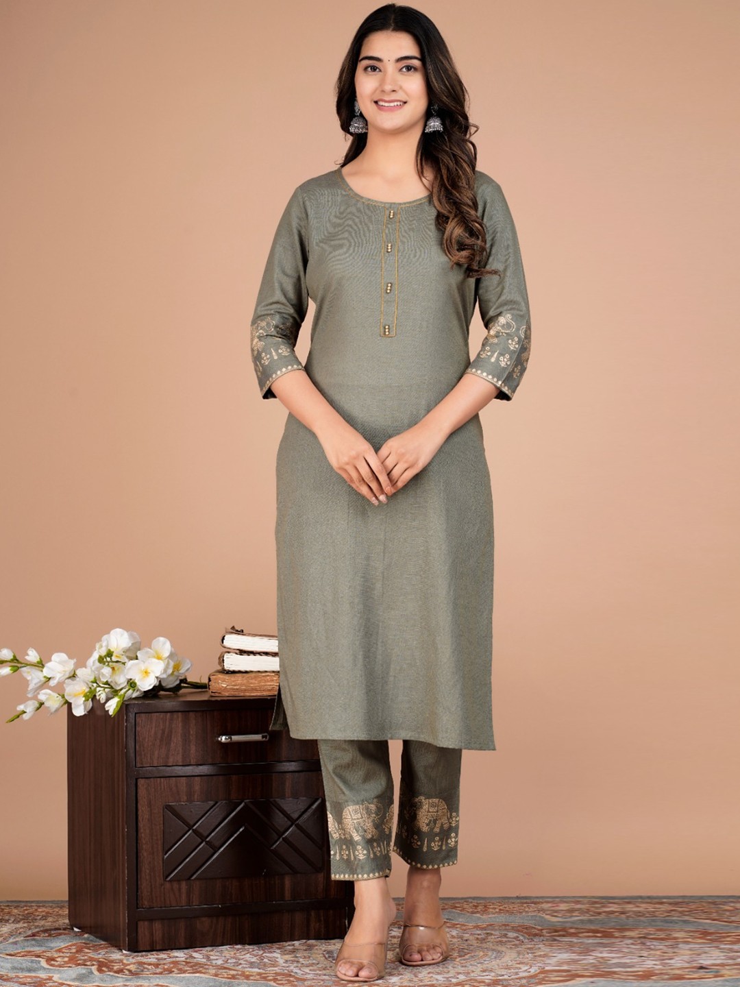 

PINGAKSH Ethnic Motifs Printed Kurta with Trousers & Dupatta, Grey