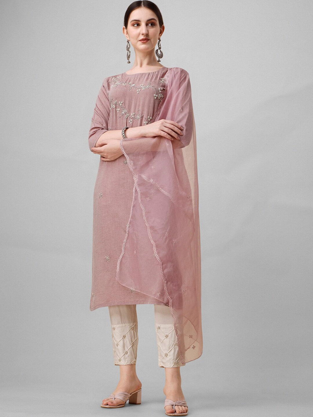 

Berrylicious Embroidered Beads & Stones Kurta with Trousers & Dupatta, Mauve