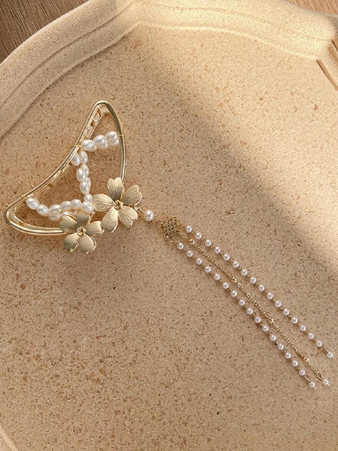

OOMPH Women Gold-Toned & White Set of 2 Claw Clips
