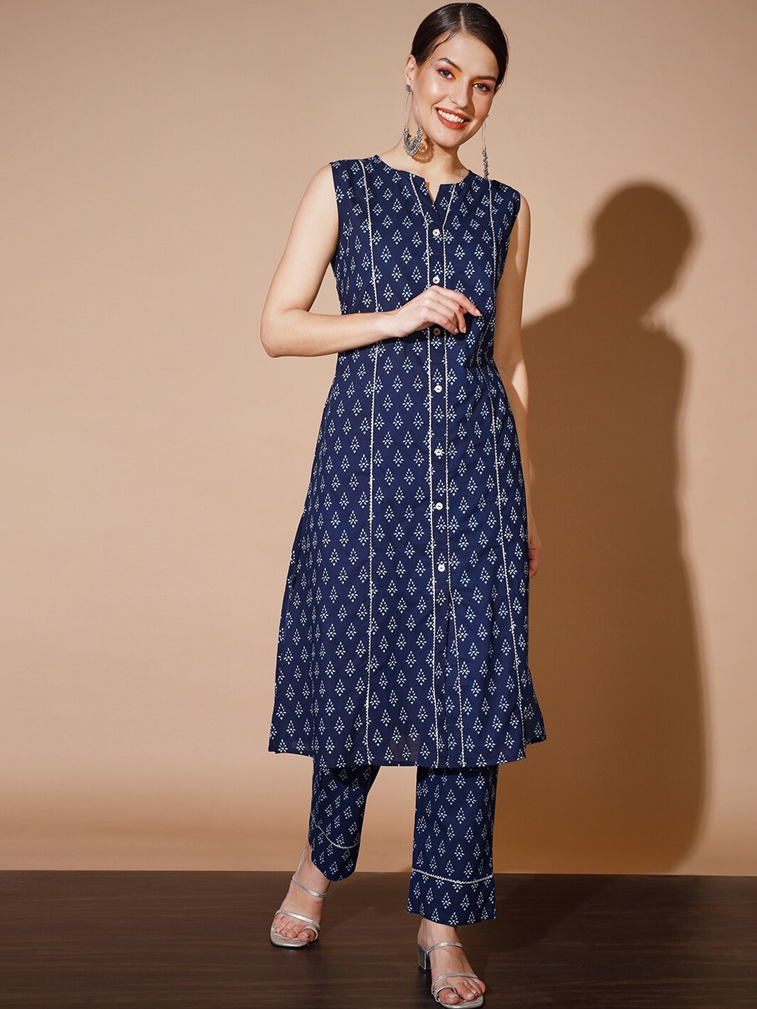 

Myshka Printed Regular Gotta Patti Pure Cotton Kurta With Trousers, Blue