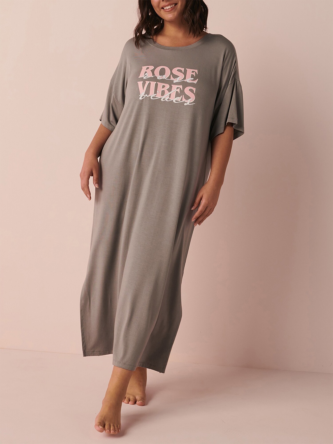 

La Vie en Rose Typography Printed Maxi Nightdress, Grey