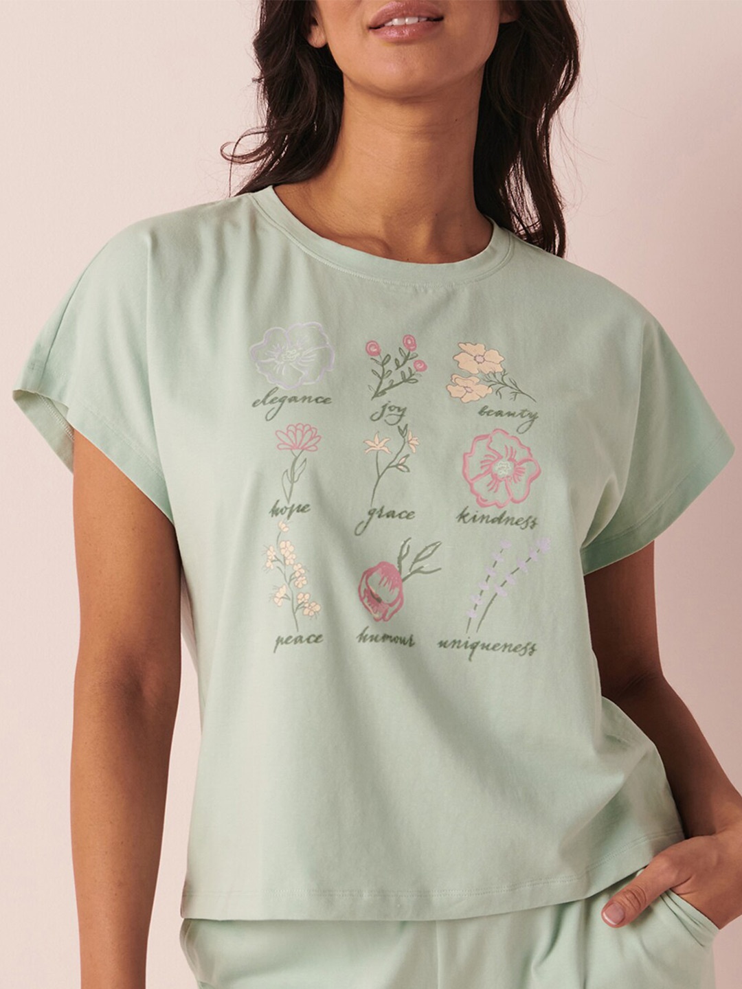 

La Vie en Rose Graphic Printed Round Neck Extended Sleeves T-shirt, Green