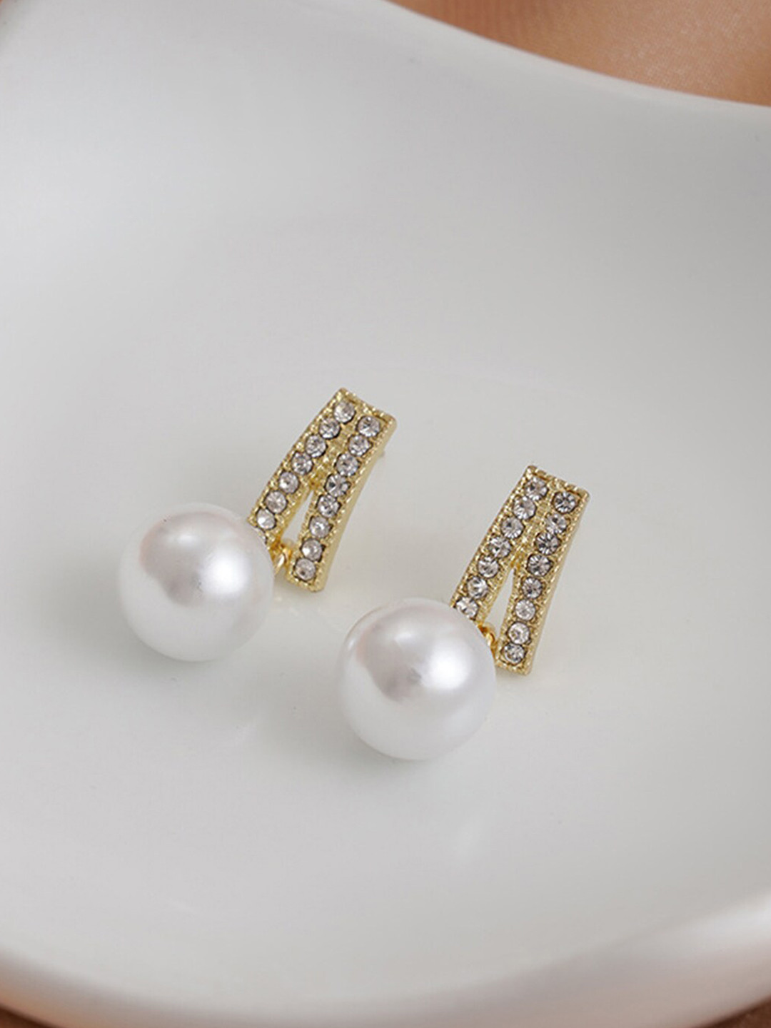 

Scintillare By Sukkhi Gold-Plated Stone-Studded And Beaded Drop Earrings