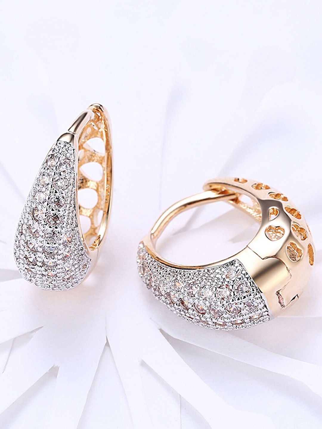 

Scintillare By Sukkhi Gold-Plated Contemporary Crystals Studded Drop Earrings