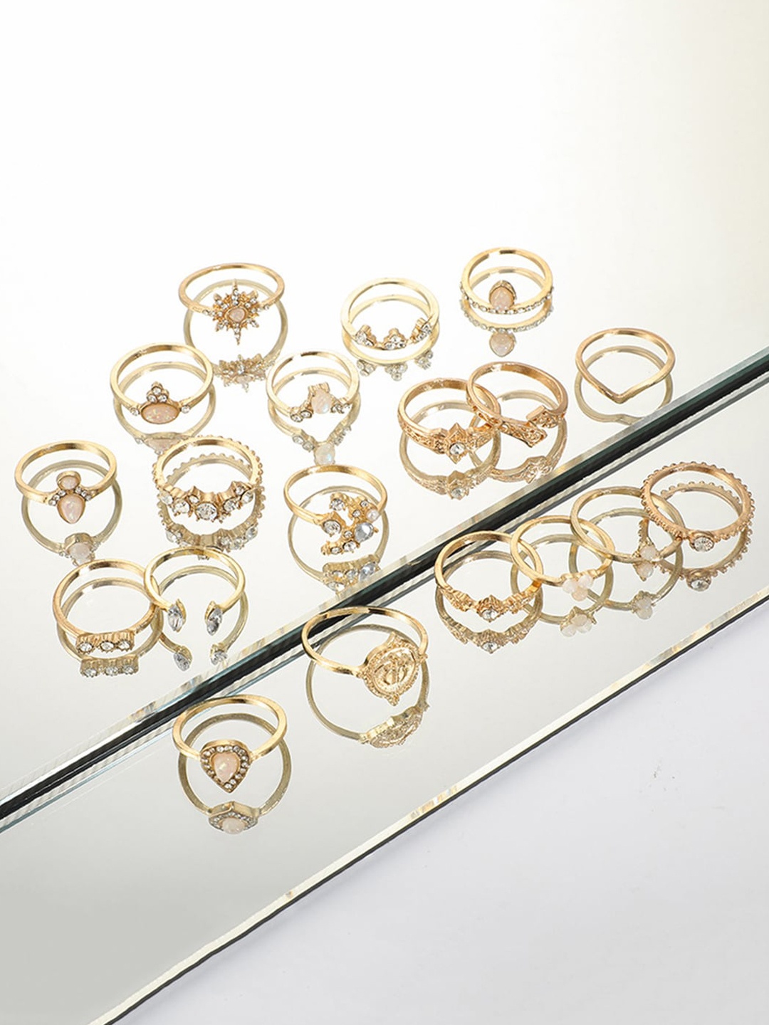 

Scintillare By Sukkhi Set Of 19 Gold-Plated Finger Ring
