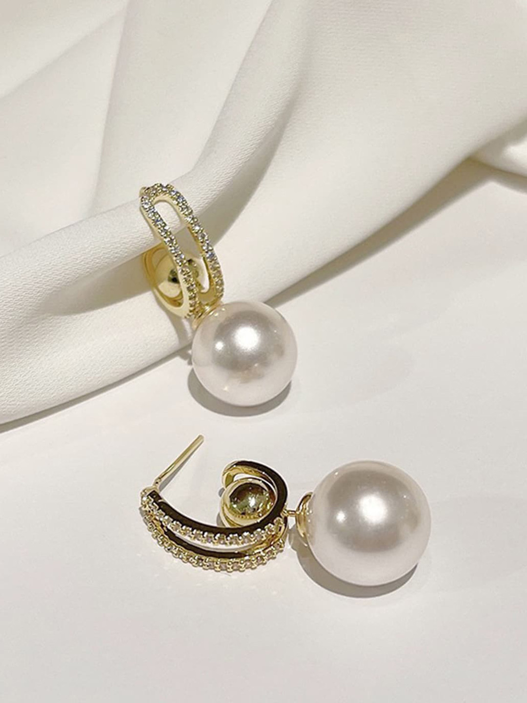 

Scintillare By Sukkhi Gold-Plated Stone-Studded And Beaded Drop Earrings