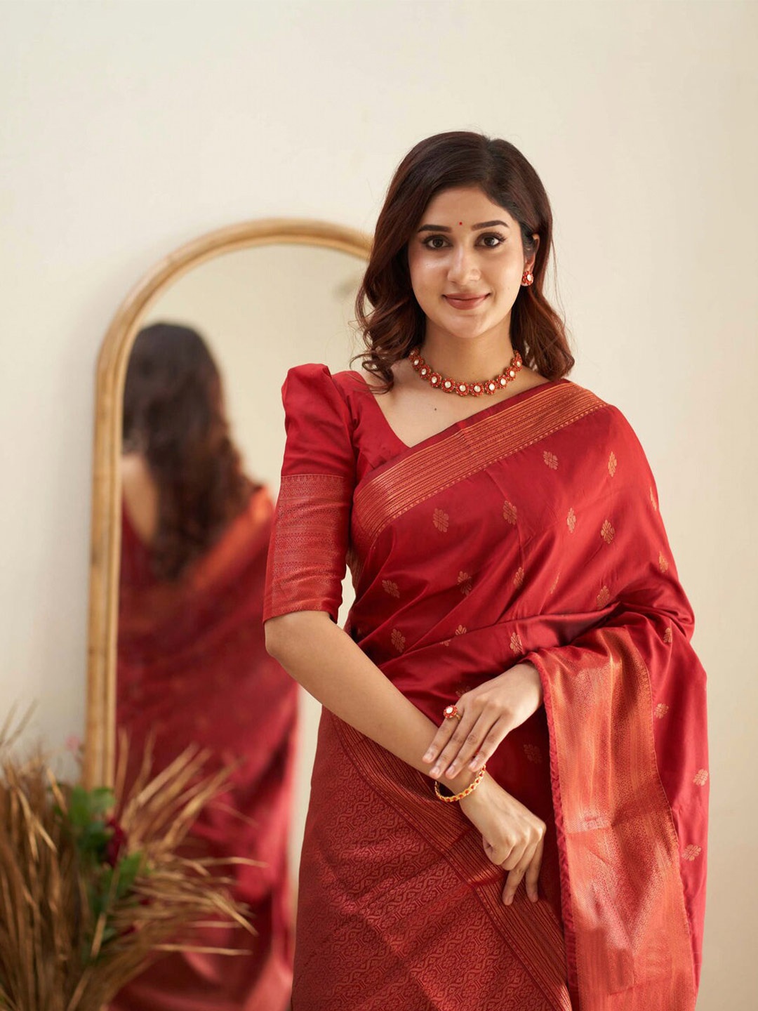 

Wuxi Floral Woven Design Zari Pure Silk Banarasi Saree, Red