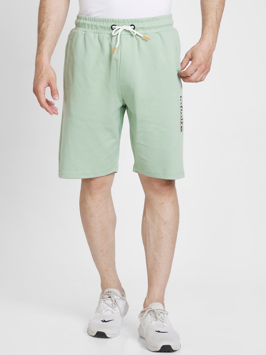 

SPYKAR Men Mid-Rise Cotton Shorts, Green