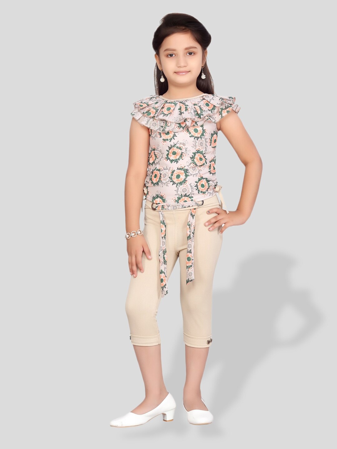 

BAESD Girls Conversational Printed Ruffles Detail Tie Ups Top With Capris, Peach