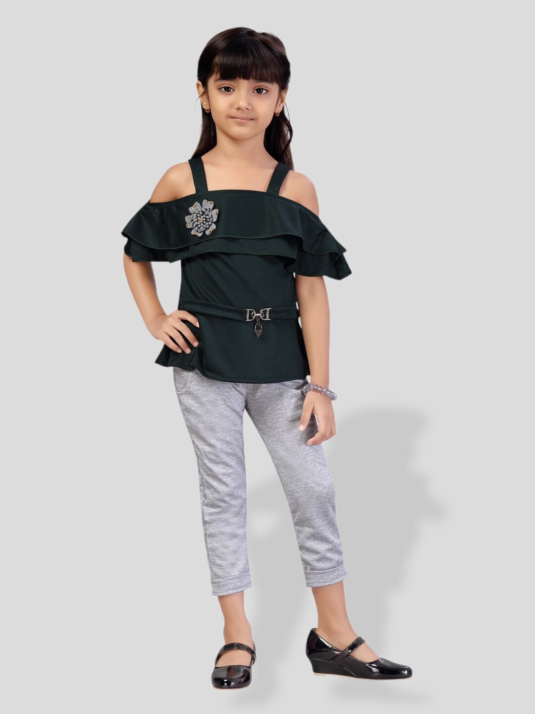 

BAESD Girls Self Design Shoulder Straps Top With Capris, Green