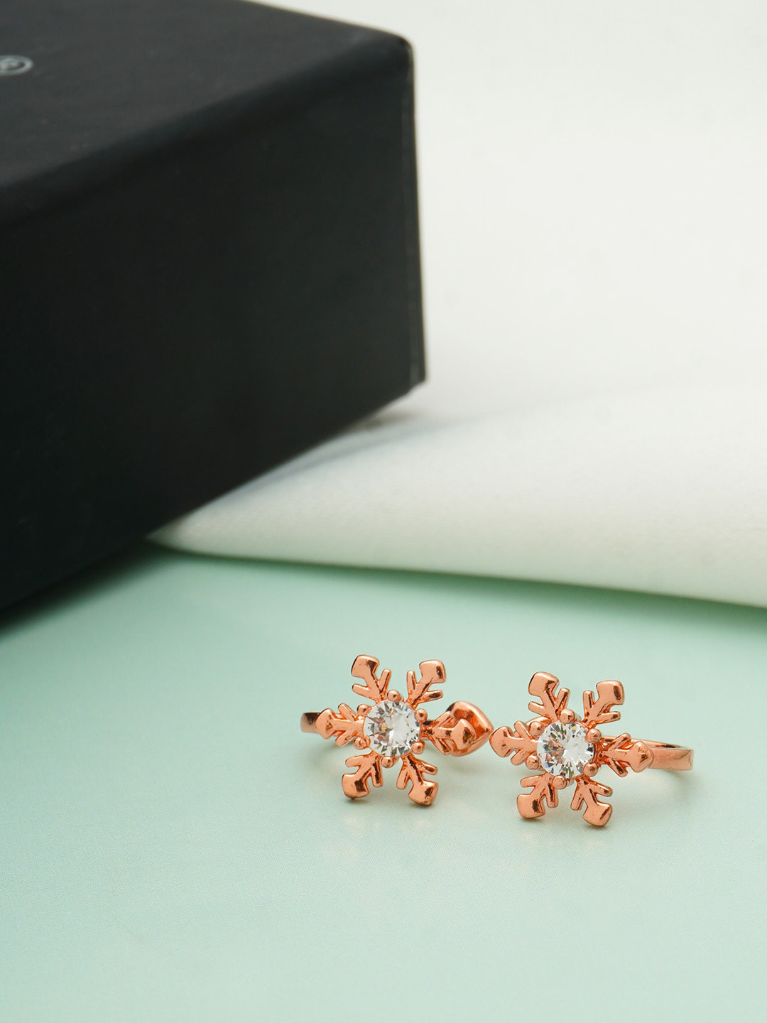 

Ferosh Rose Gold-Plated Classic Ear Cuff