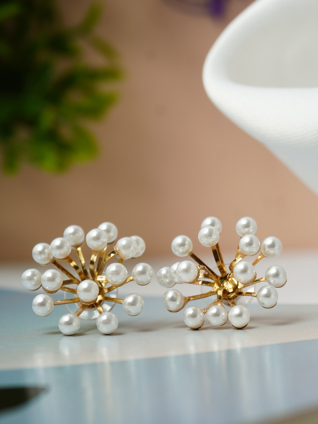 

Ferosh Classic Studs Earrings, Gold