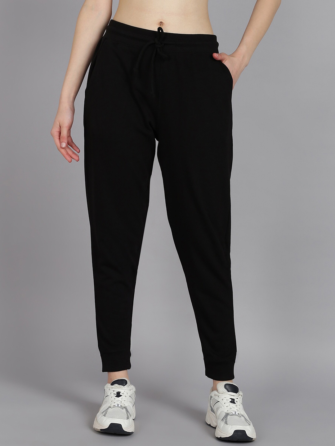 

Alan Jones Women Mid-Rise Cotton Joggers, Black