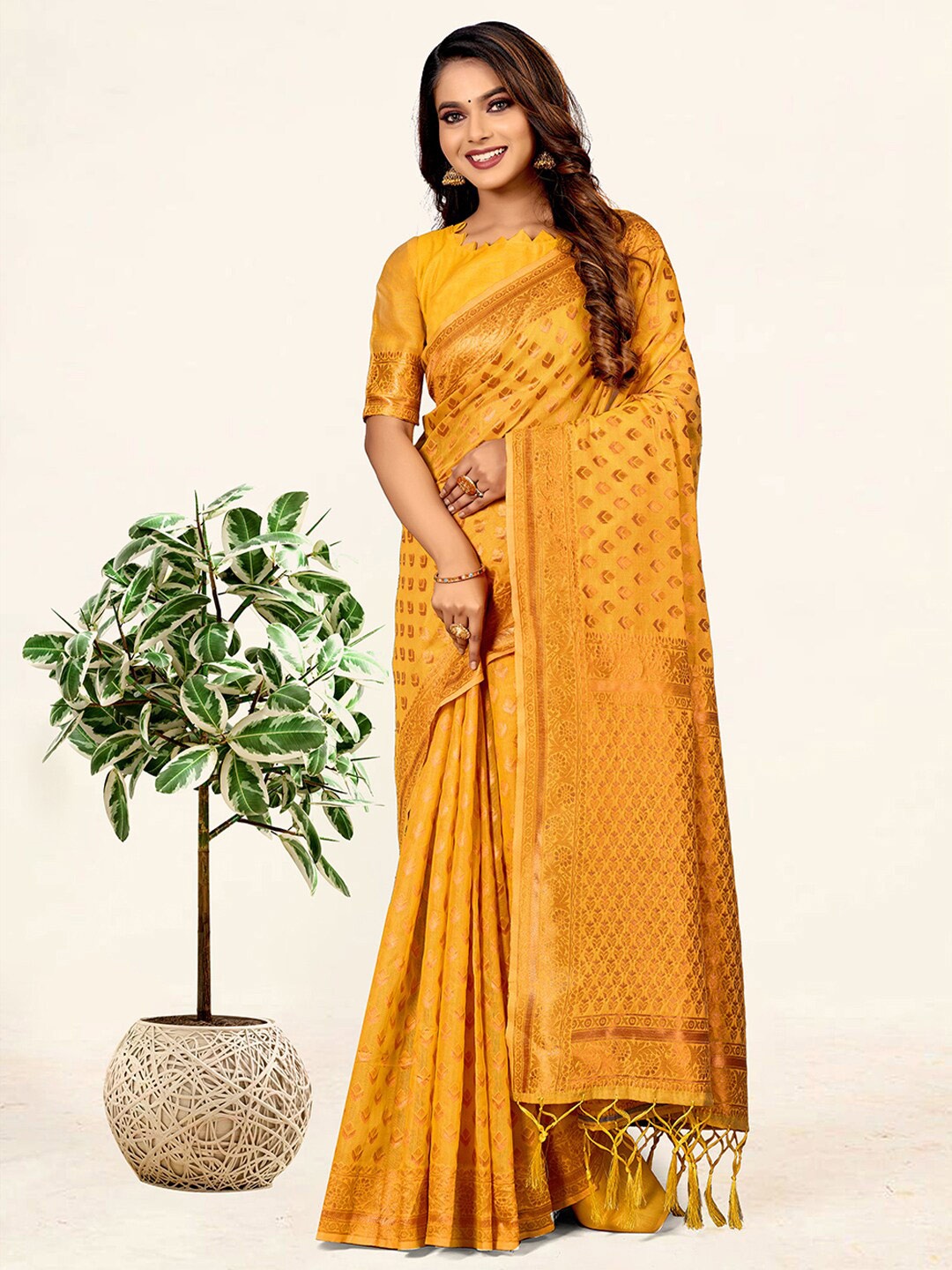 

SANGAM PRINTS Ethnic Motif Woven Design Zari Saree, Yellow