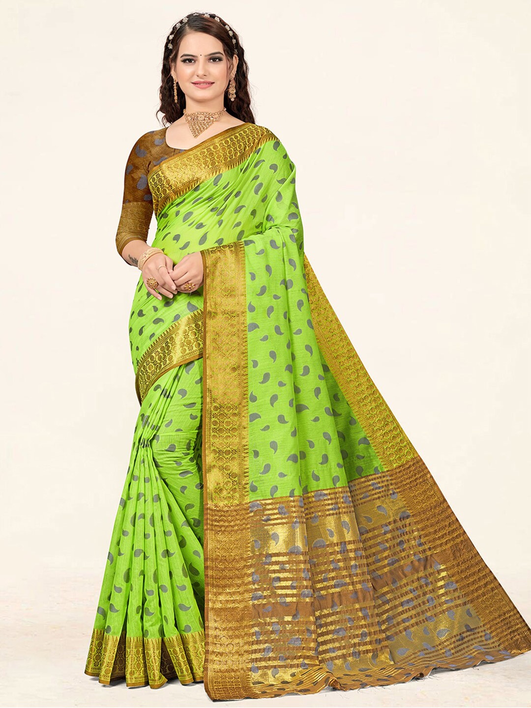 

SANGAM PRINTS Paisley Woven Design Zari Saree, Green