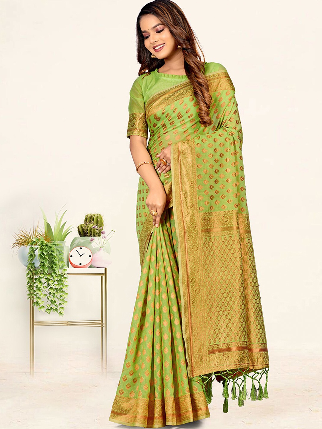 

SANGAM PRINTS Ethnic Motifs Woven Design Zari Saree, Green