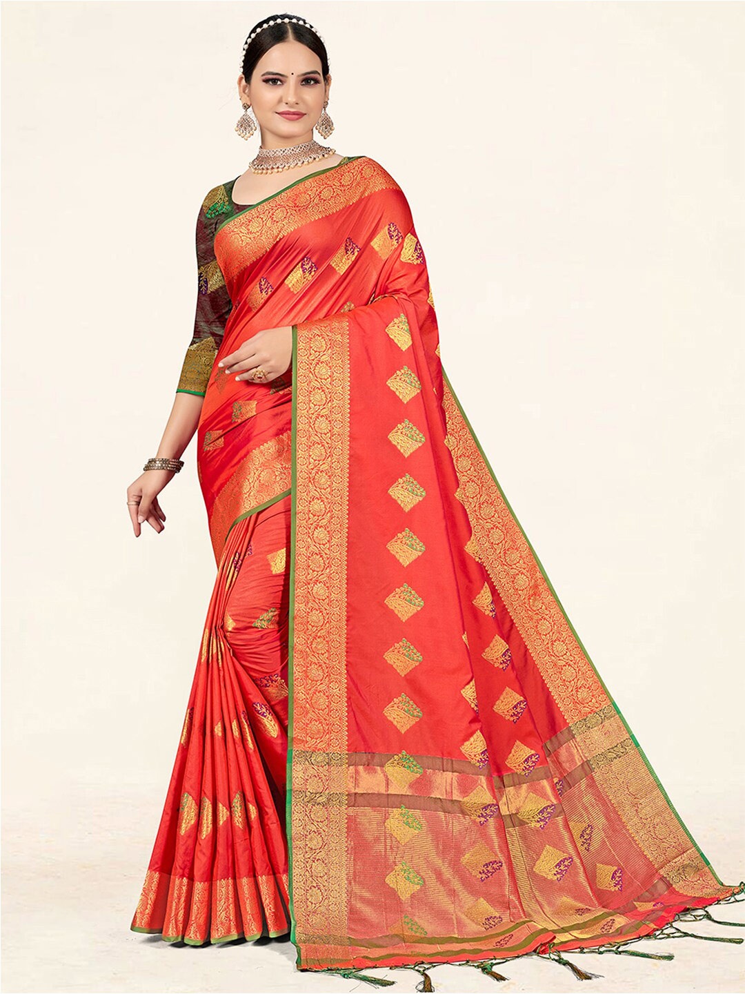 

SANGAM PRINTS Floral Woven Design Zari Saree, Peach