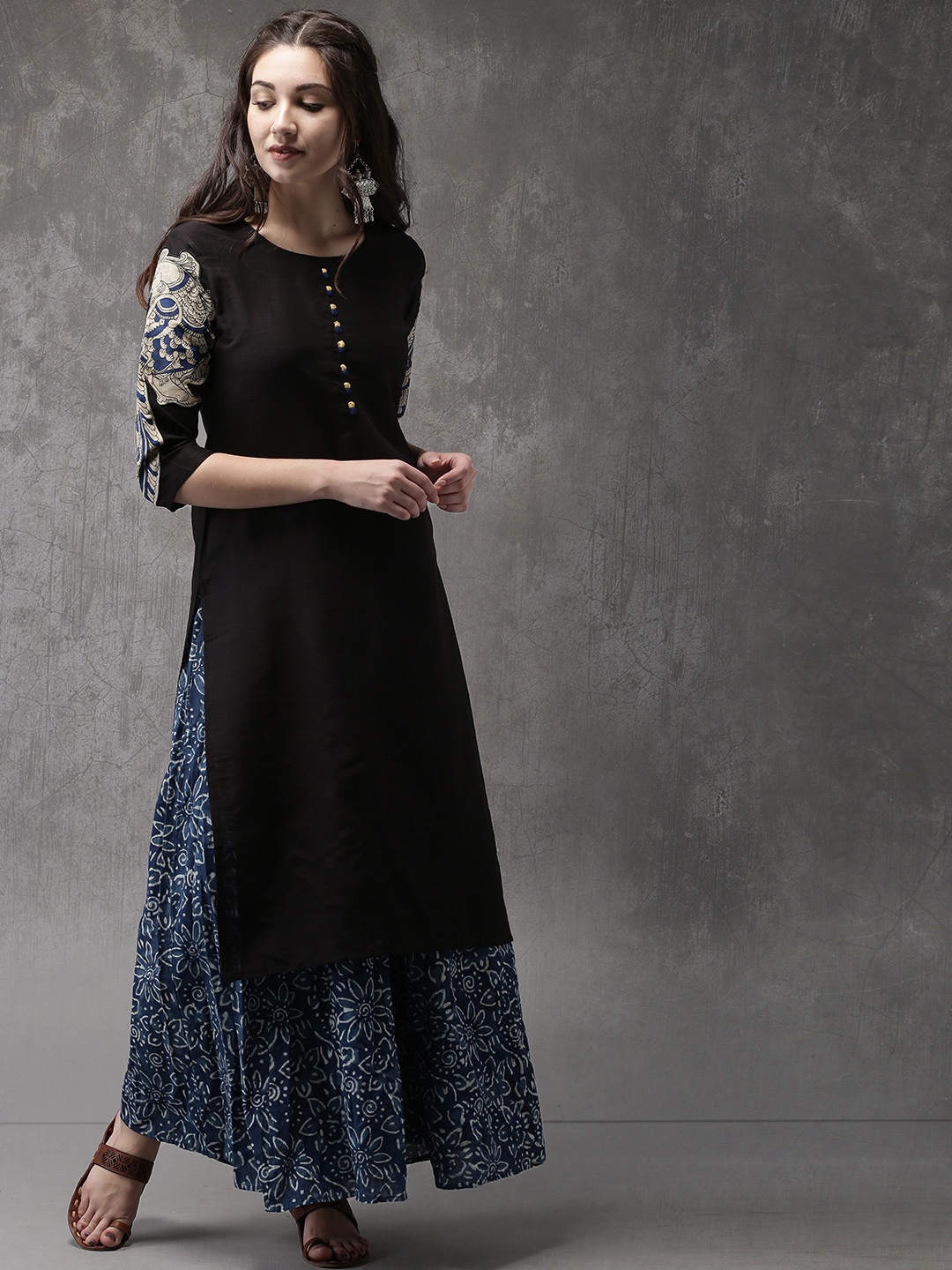 

Anouk Women Black Solid Straight Kurta