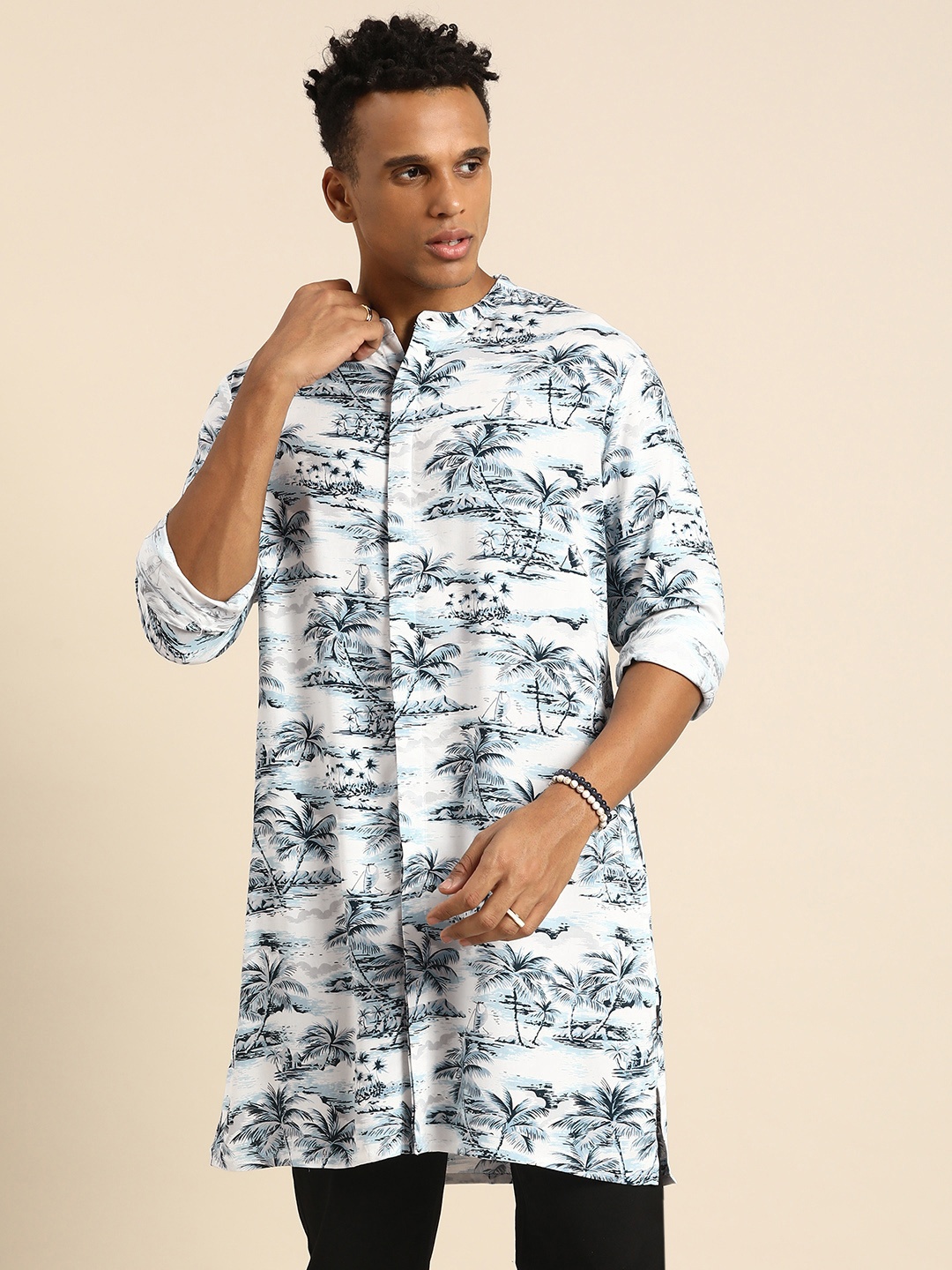

Sangria Men Floral Printed Cotton Kurta with Concealed Button Placket, Blue