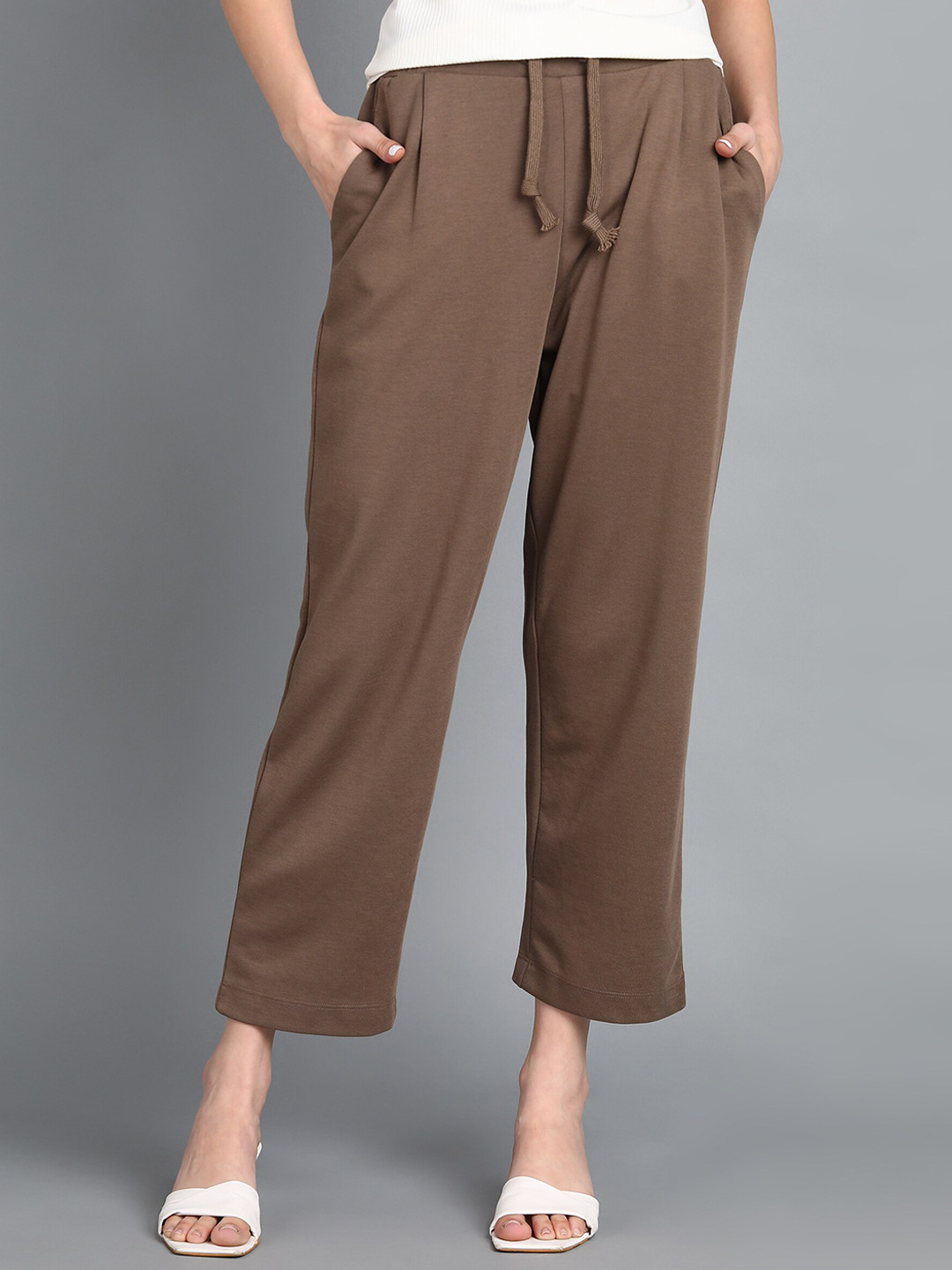 

Alan Jones Women Loose Fit Low-Rise Easy Wash Trousers, Brown
