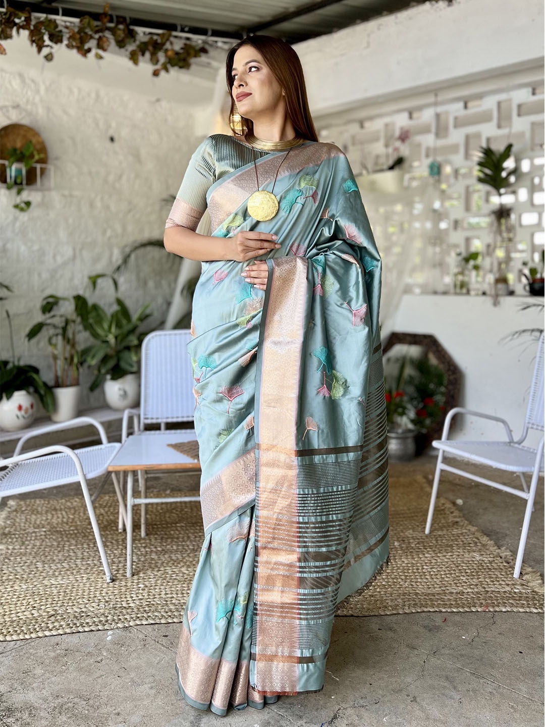 

Mitera Turquoise Blue & Gold-Toned Floral Embroidered Silk Cotton Banarasi Saree