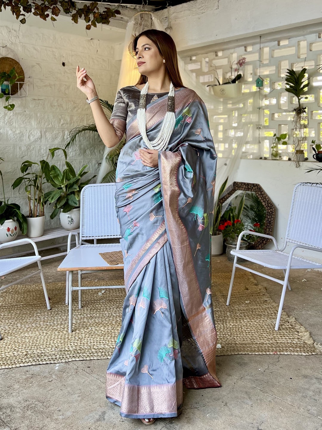 

Mitera Grey & Pink Floral Embroidered Silk Cotton Banarasi Saree