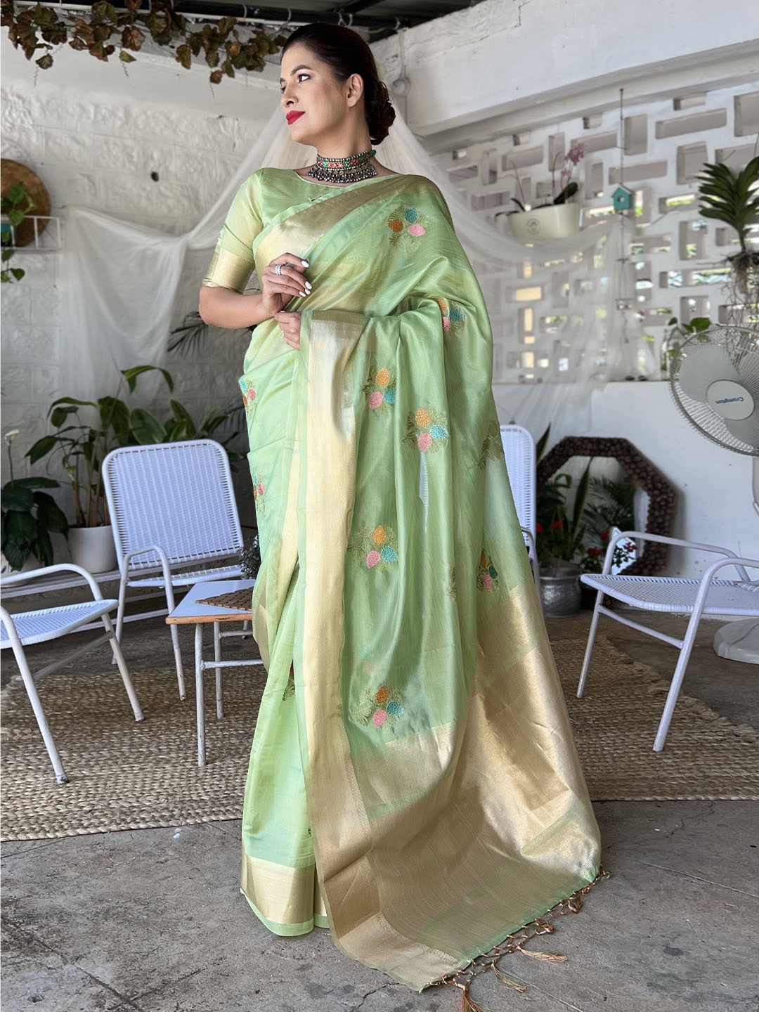 

Mitera Green & Pink Floral Embroidered Zari Organza Banarasi Saree